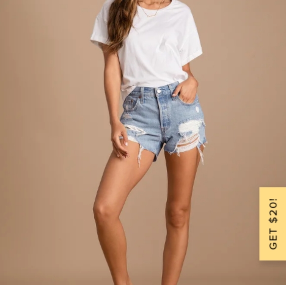 COPY - NWT Size:27 Levi’s 501 High-Rise light wash distressed Denim Shorts - Picture 6 of 8